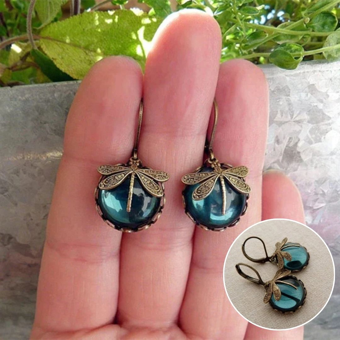 Beautiful Vintage Dragonfly Necklace with Bonus Earrings | Limited Time Offer