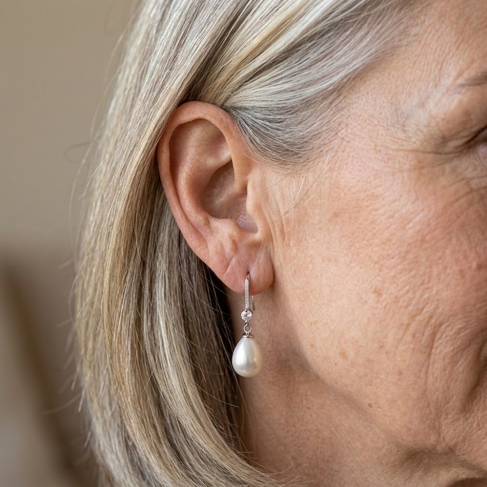 Dangling Pearl Earrings with Shiny Pearls