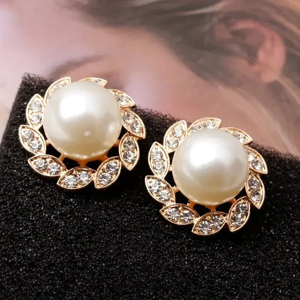 Exquisite Pearl and Shiny Leaves Earrings | Gold